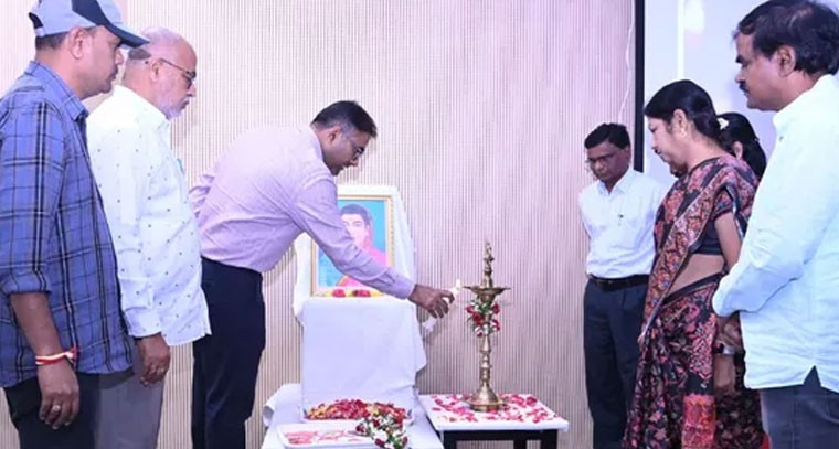 విద్యార్థుల అభ్యున్నతి కోసం పని చేయాలి: కలెక్టర్