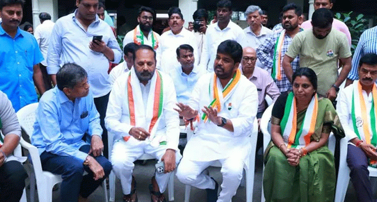 కాంగ్రెస్ పార్టీ అభ్యర్థిని గెలిపించాలి: ఎమ్మెల్యే