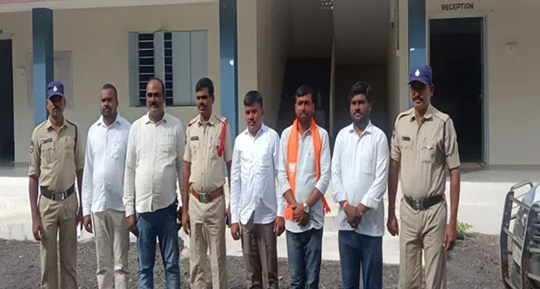 బీజేపీ, బీఆర్ఎస్ నాయకుల అరెస్టు