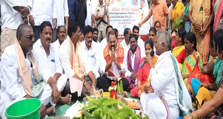 పలు అభివృద్ధి పనులకు ఎమ్మెల్యే శంకుస్థాపన