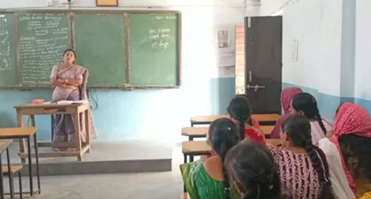 పాఠశాలల్లో వినూత్న బోధనపై సమీక్ష