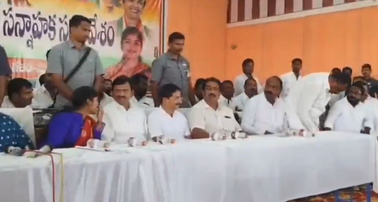 పాలకుర్తి నియోజకవర్గం కాంగ్రెస్ పార్టీలో మరోసారి బయటపడ్డ వర్గ పోరు