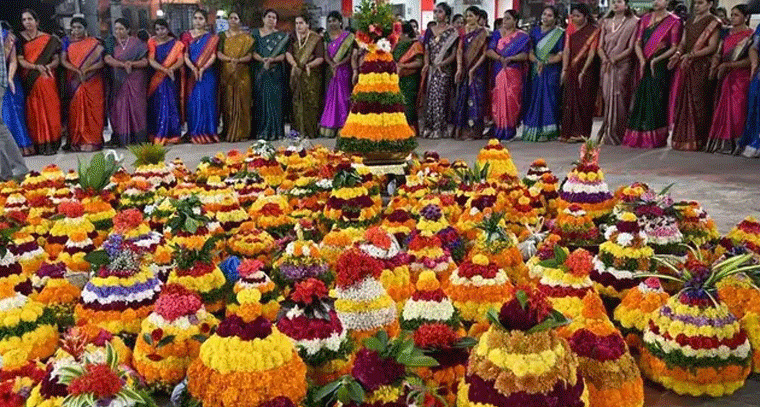 పండగ వేళ.. పూల ధరలకు రెక్కలు