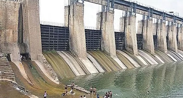 మంజీరా బ్యారేజీ పిల్లర్లకు పగుళ్లు
