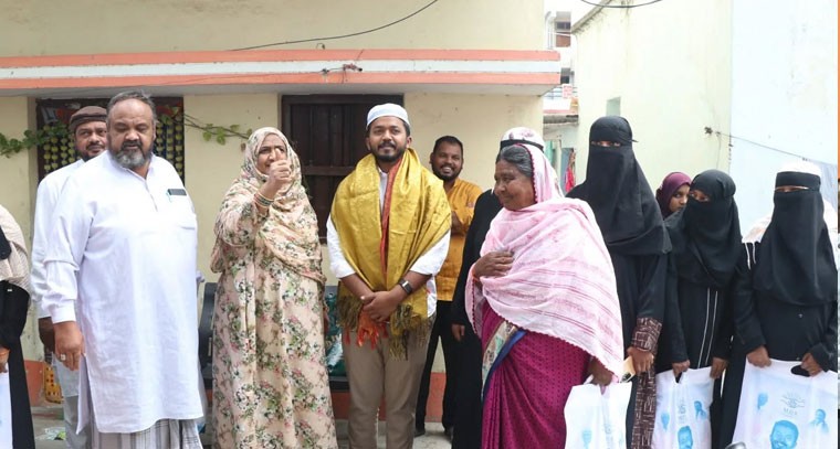 రంజాన్ పండుగ సందర్భంగా పటాన్‌చెరులో రంజాన్ తోఫాల పంపిణీ – మాద్రి పృథ్వీరాజ్