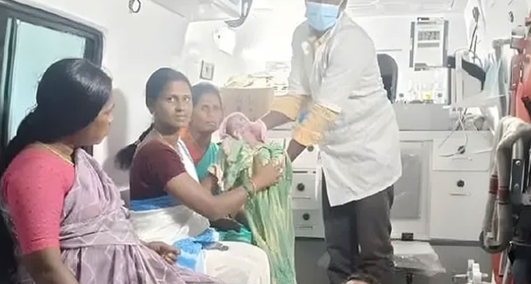 అంబులెన్స్ లో డెలివరీ.. తల్లి, బిడ్డ క్షేమం
