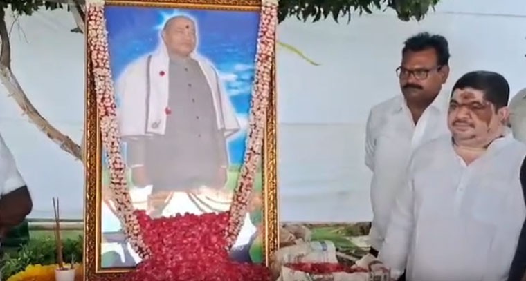 పీవీ జయంతి సందర్భంగా ఘన నివాళులు అర్పించిన మంత్రి పొన్నం