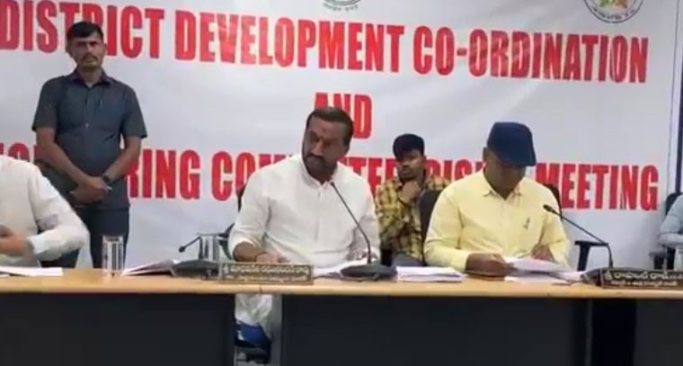 మెదక్‌లో అభివృద్ధి పనుల పురోగతిపై ఎంపీ కీలక సూచనలు
