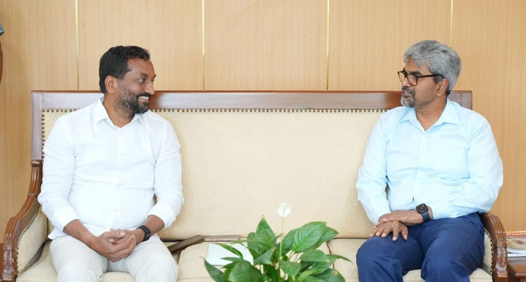  సౌత్ సెంట్రల్ రైల్వే జనరల్ మేనేజర్ ను  కలిసిన  మెదక్ ఎంపీ  రఘునందన్