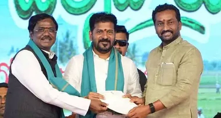 సీఎంకు ఎంపీ రఘునందన్ రావు వినతి పత్రం