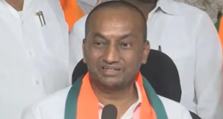 రేవంత్, హరీశ్ రావు కుమ్మక్కు.. నేను ముందే చెప్పా: రఘునందన్ రావు