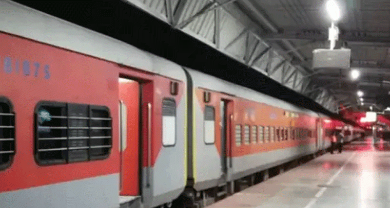 సికింద్రాబాద్‌లో 16 రైళ్లకు హైటెక్‌ సిటీలో తాత్కాలిక స్టాపేజీ