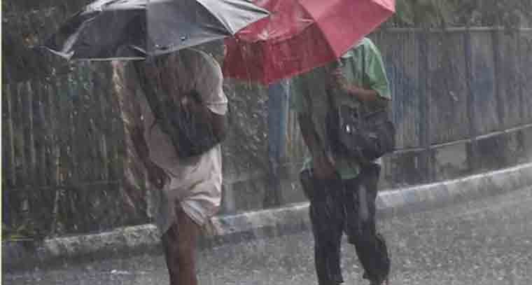 కుండపోత వానతో హైదరాబాద్ అస్తవ్యస్తం 
