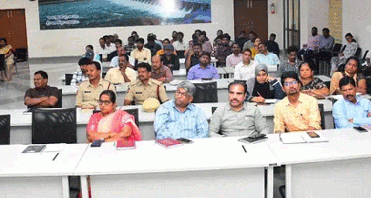 సమాచార హక్కు చట్టం పకడ్బందీగా అమలు చేయాలి: అదనపు కలెక్టర్