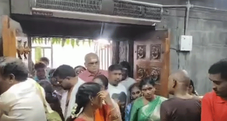 రాజన్న గుడిలో భక్తుల సందడి