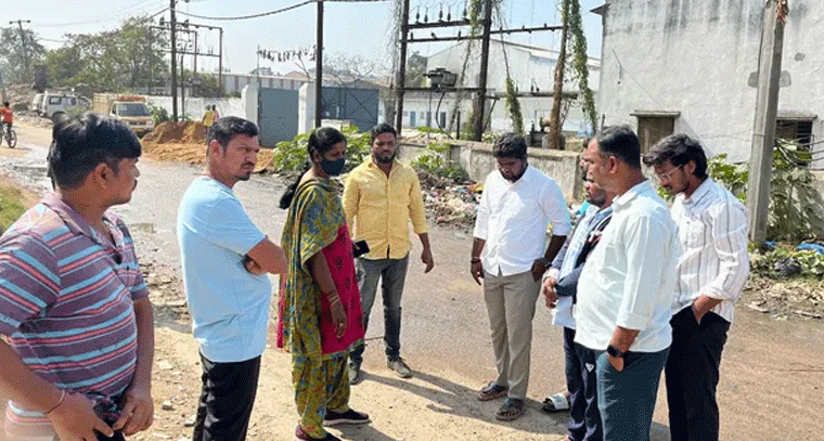 ఆదర్శ కాలనీలో నాలాల సమస్య.. అధికారులు స్పందన