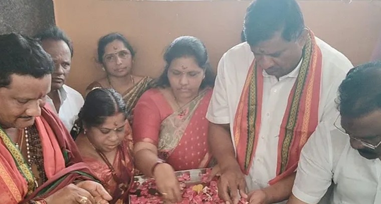 పొలాల అమావాస్య సందర్బంగా ఆలయంలో ప్రత్యేక పూజలు. రాజేందర్ రావు