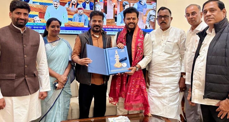 ఢిల్లీలో కేంద్ర మంత్రి రామ్మోహన్ నాయుడుతో తెలంగాణ సీఎం రేవంత్ రెడ్డి భేటీ