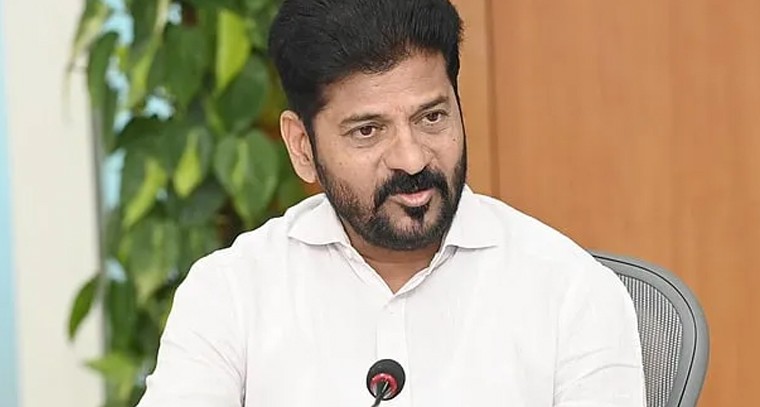 కమాండ్‌ కంట్రోల్ సెంటర్‌లో సీఎం రేవంత్‌ రెడ్డి సమావేశం