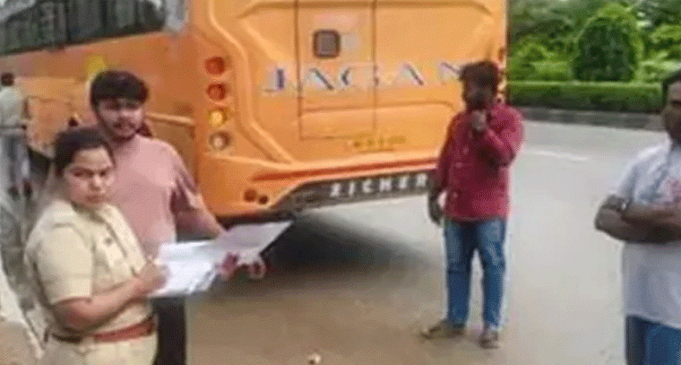  ట్రావెల్స్ బస్సుల్లో తనిఖీలు.. 3 బస్సులు సీజ్