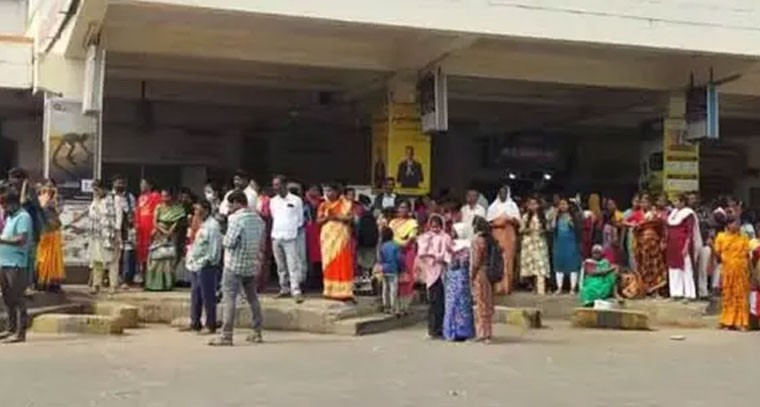 ఆర్టీసీ నిర్ణయంతో ప్రయాణికులకు ఇక్కట్లు