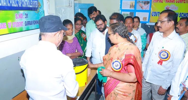 విద్యార్థులు, శాస్త్రవేత్తలుగా ఎదిగి అనేక ఆవిష్కరణలు చేయాలి