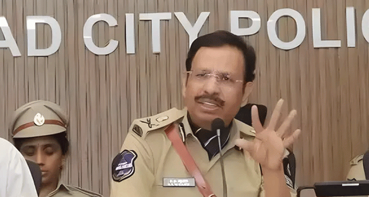 సోషల్ మీడియా కంటెంట్ క్రియేటర్లకు సీపీ సజ్జనార్ కీలక సూచనలు