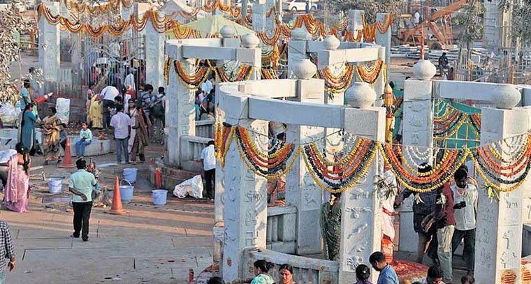 మేడారం జాతర రద్దీతో ఆర్టీసీకి కాసుల వర్షం.. 