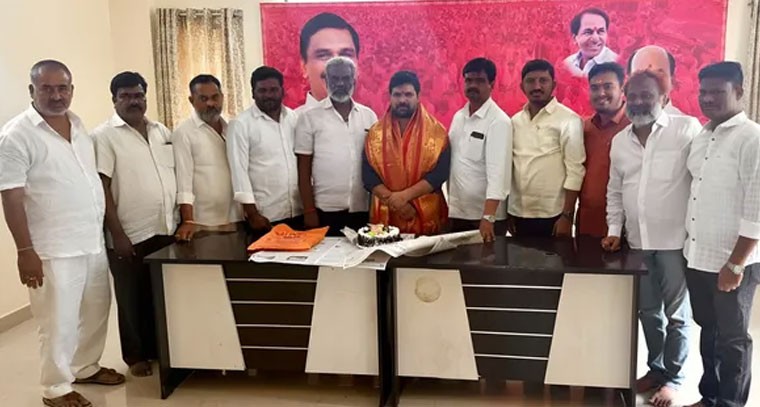 ఘనంగా మాజీ కౌన్సిలర్ శ్రీకాంత్ జన్మదిన వేడుకలు