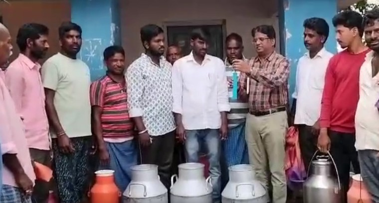 పాడి పరిశ్రమ అభివృద్ధికి తెలంగాణ ప్రభుత్వం ప్రత్యేక చొరవ