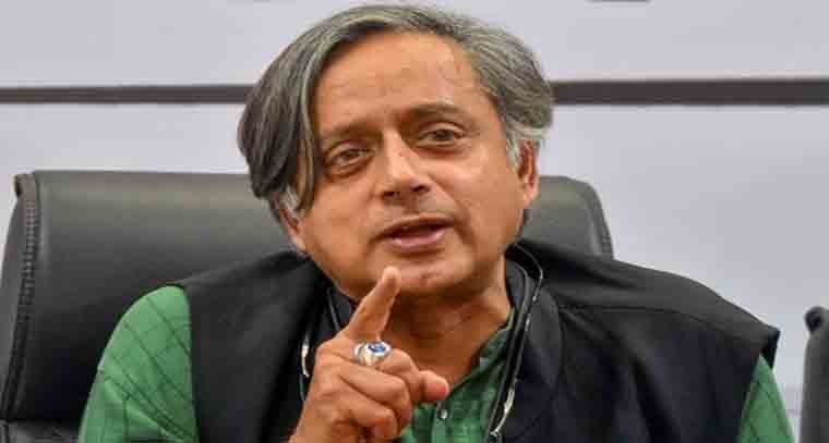 శశి థరూర్ తీరుపై మండిపడుతున్న కాంగ్రెస్ నేతలు 
