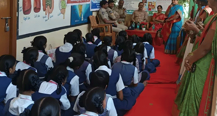 బాల్యవివాహాల నివారణపై విద్యార్థుల ప్రతిజ్ఞ