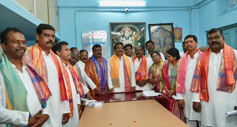 ప్రమాణ స్వీకార కార్యక్రమంలో పాల్గొన్న ఎమ్మెల్యే...