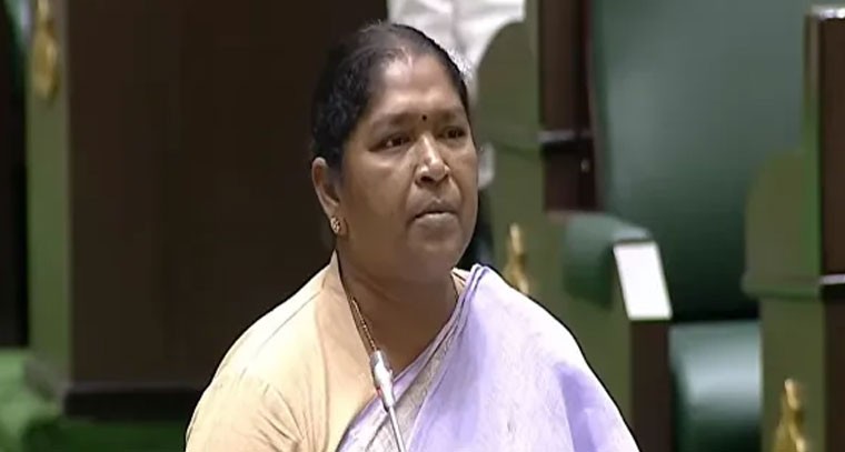 పెళ్లిళ్ల పేరుతో ఆదివాసీ మహిళలను ఇబ్బంది పెడితే చర్యలు: మంత్రి సీతక్క