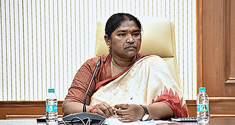 బీసీ రిజర్వేషన్లపై తెలంగాణ ప్రభుత్వానికి అనుకూలంగా తీర్పు: మంత్రి సీతక్క ఆశాభావం

