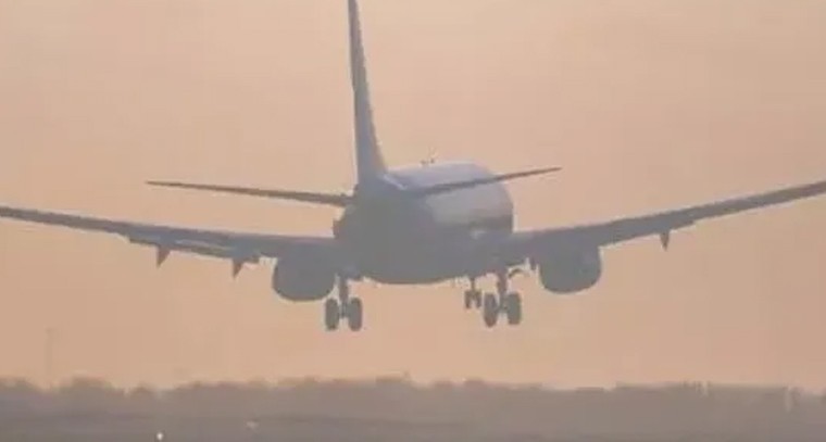 శంషాబాద్ ఎయిర్‌పోర్టులో 9 విమానాల దారి మళ్లింపు