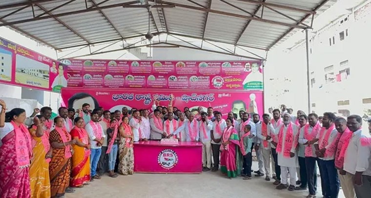 షాద్ నగర్ లో కేసీఆర్ జన్మదిన వేడుకలు