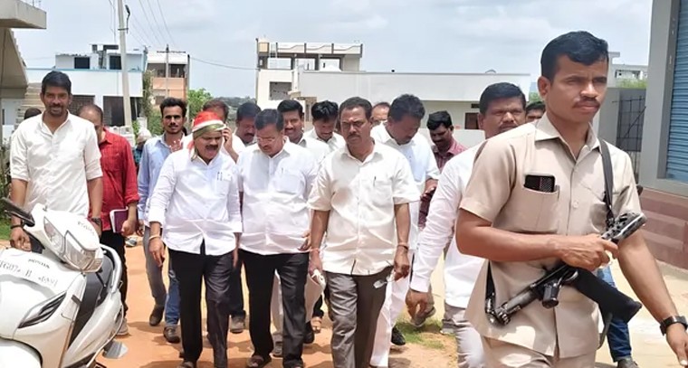 షాద్ నగర్ మున్సిపల్ వార్డులలో ఎమ్మెల్యే పర్యటన