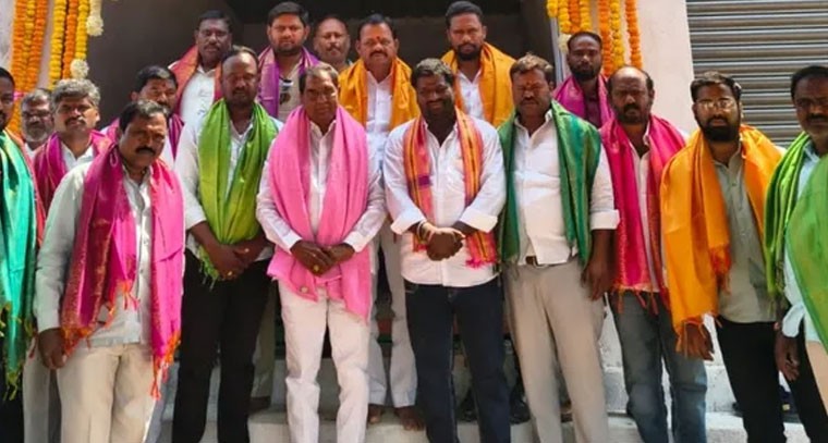 ఆర్టీఓ ఏజెంట్ కార్యాలయం ప్రారంభించిన మాజీ ఎమ్మెల్యే