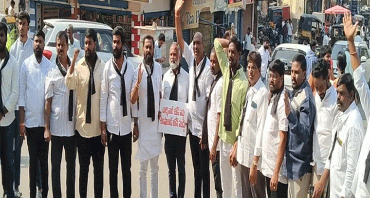 జేఏసీ పిలుపుతో స్వచ్ఛందంగా మూతపడ్డ వ్యాపారాలు