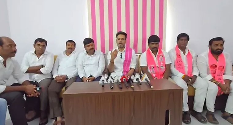 శంషాబాద్ మున్సిపల్ ను చార్మినార్ జోన్ లో కలపొద్దని కార్తీక్ రెడ్డి డిమాండ్