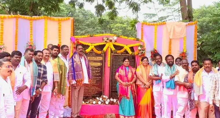 మున్సిపల్ కార్యాలయ నూత‌న భవనానికి శంకుస్థాపన చేసిన ఎమ్మెల్యే