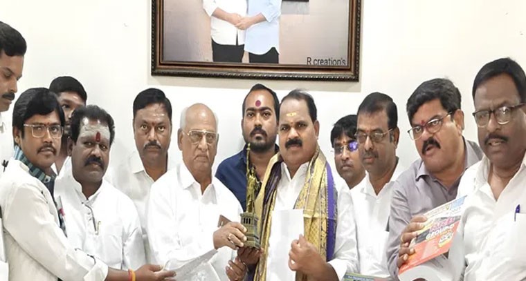 పుస్తకాలే మన అభివృద్ధికి పునాదులు: షాద్ నగర్ ఎమ్మెల్యే