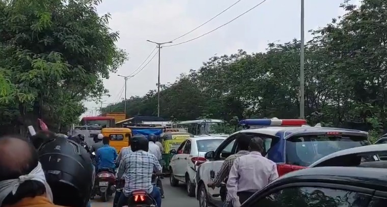 షాపూర్ నుండి చింతల వరకు ట్రాఫిక్ జామ్