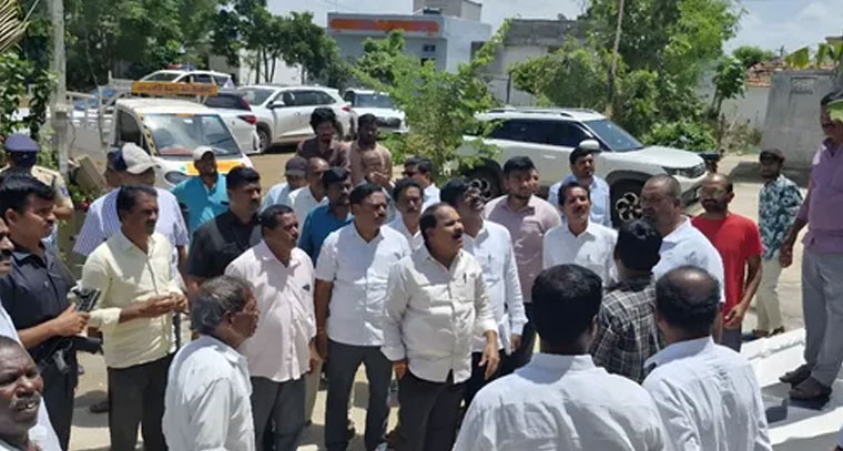 షాద్ నగర్ లో పొంగులేటి శ్రీనివాస్ రెడ్డి పర్యటన