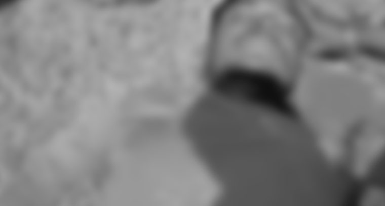 పొలంలో కరెంటు తీగలతో కూలీ మృతి