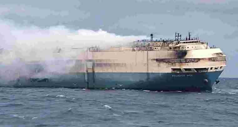 మెక్సికోలో కార్గో నౌకకి అగ్ని ప్రమాదం 
