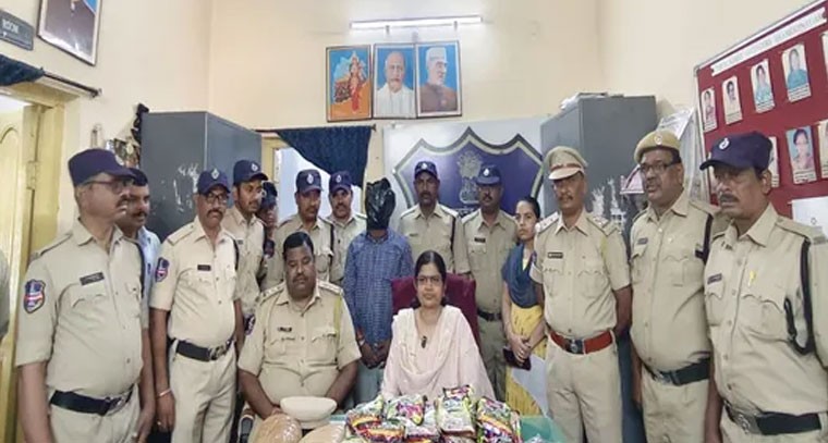 షాద్ నగర్ లో ఎక్సైజ్ పోలీసుల దాడులు