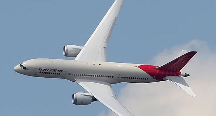 శంషాబాద్ ఎయిర్‌పోర్టులో ప్ర‌తికూల వాతావ‌ర‌ణం.. విమానాలు దారి మ‌ళ్లింపు