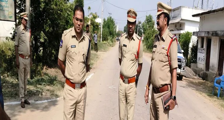 సర్పంచ్ నామినేషన్ కేంద్రాల వద్ద పటిష్ట బందోబస్తు: ఎస్పి